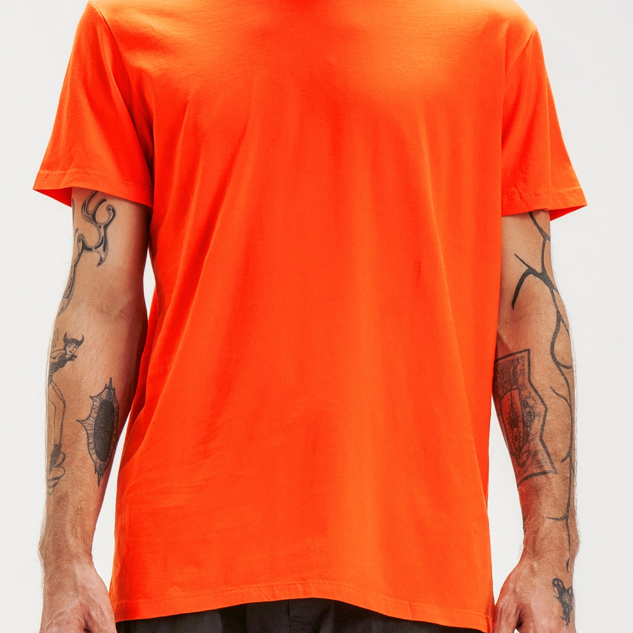 REMERA MOORE BASIC [ NARANJA ]