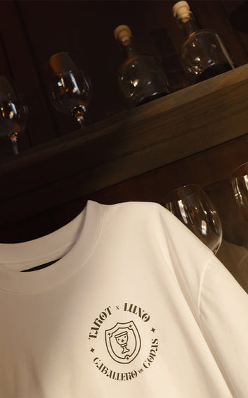 REMERA CABALLERO DE COPAS [ BLANCO ]