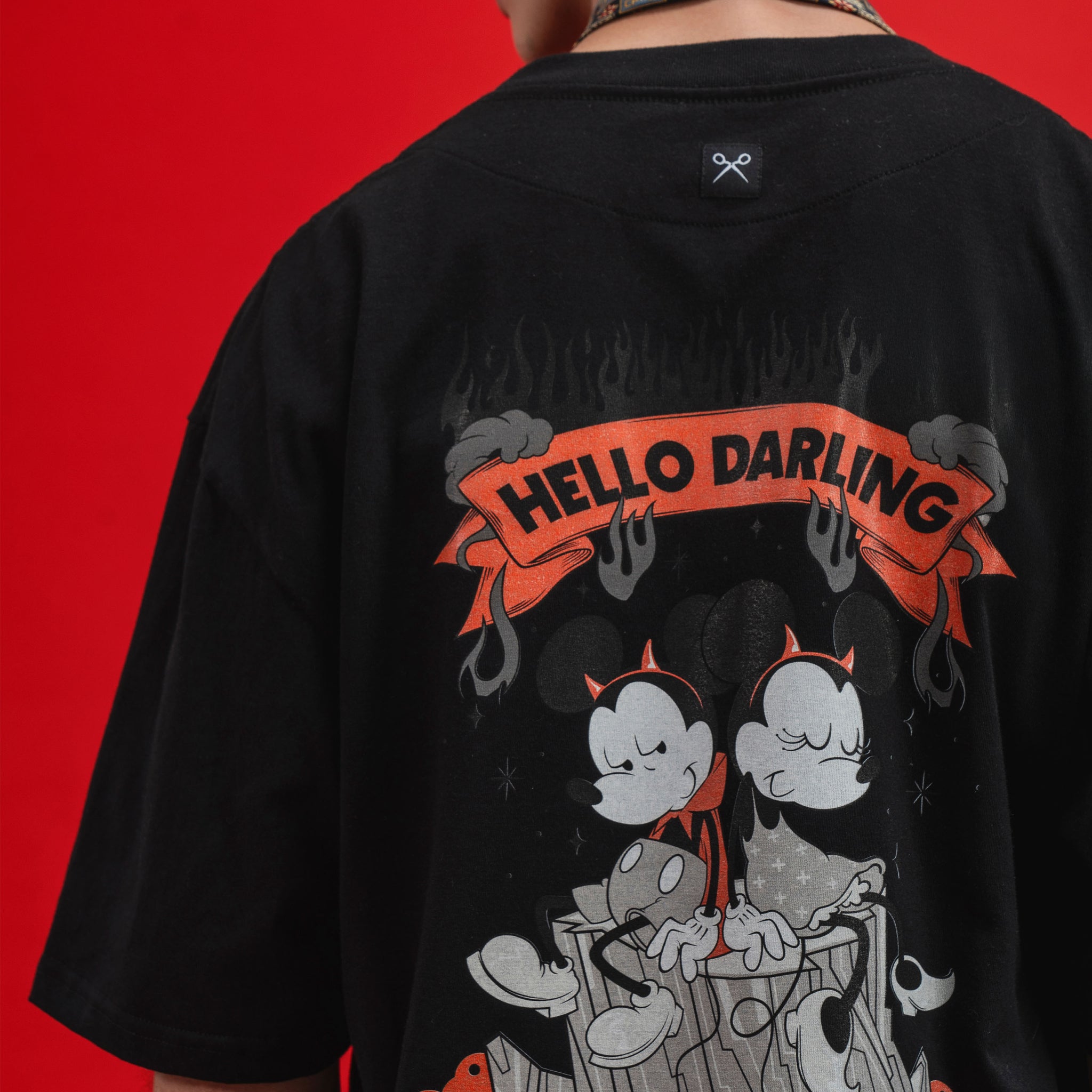 REMERA DISNEY HELLO DARLING [ NEGRO ]