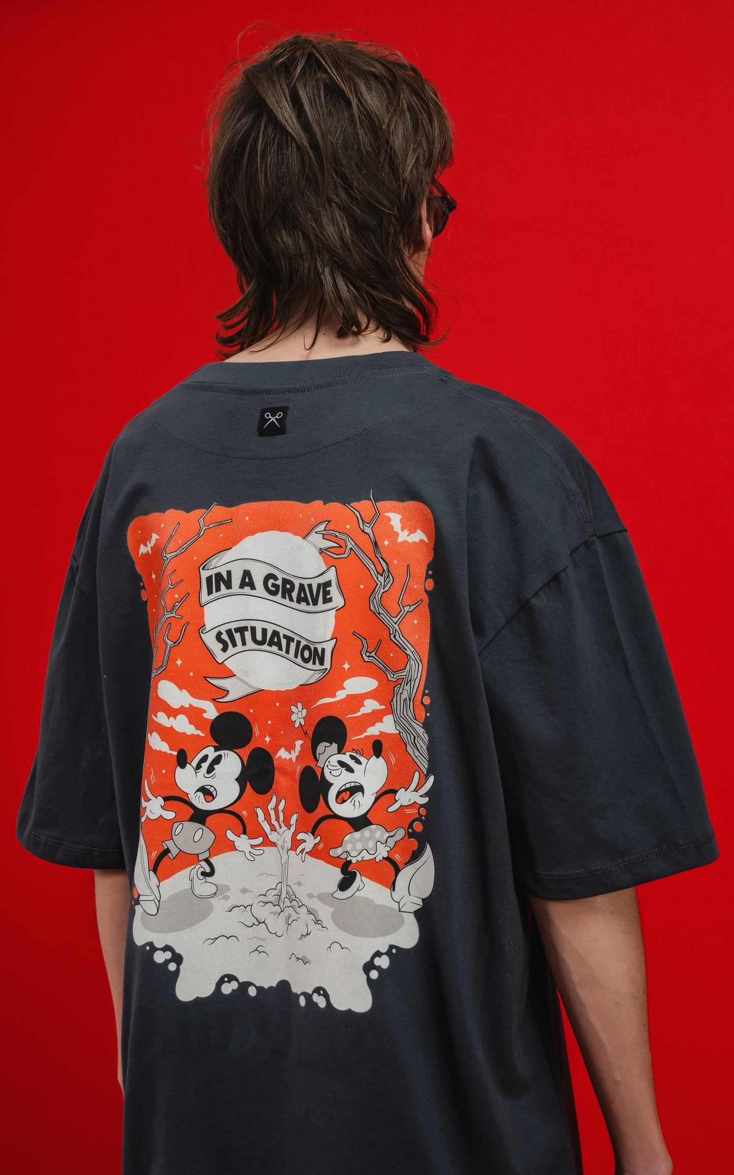 Remera Disney Grave Situation [ Carbon]