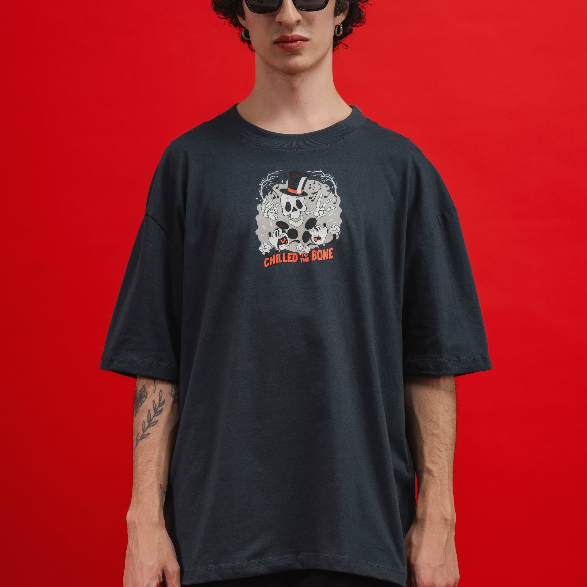 REMERA DISNEY BACK TO SKULL [ CARBÓN ]