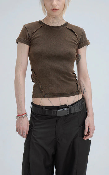 REMERA BABY TEE FUTURO [ CHOCOLATE P. ÓXIDO ]